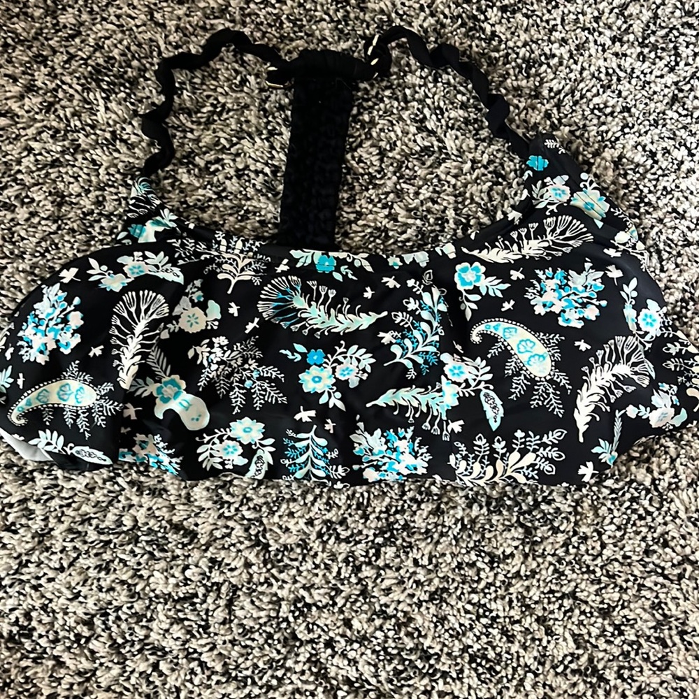 Target bikini top!! (size xs)
